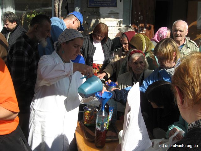 Вкусный напиток из каркаде в день людей пожилого возраста